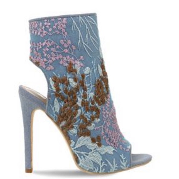 Olivia Miller Embroidered Blue Denim Open-Toe Heels Size 8 Peep Toe - Picture 1 of 12